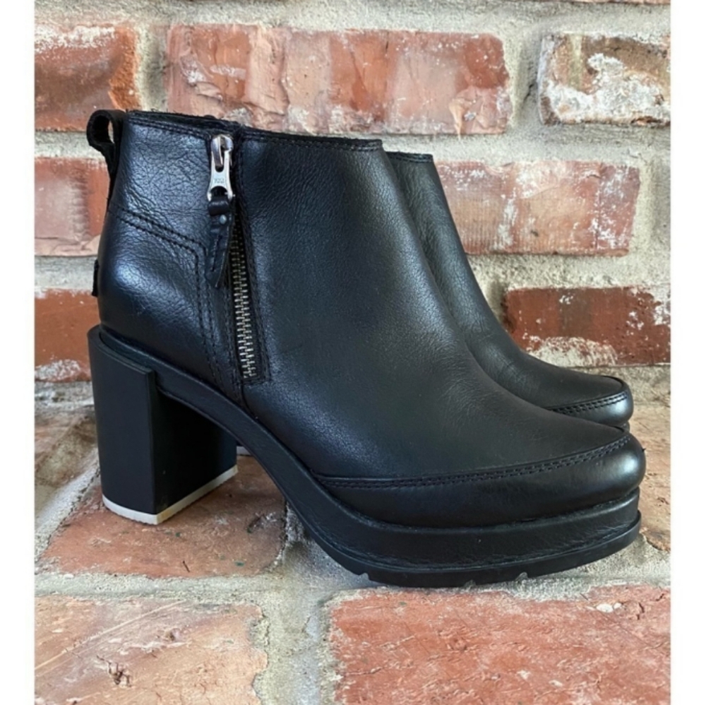 Sorel Black Leather Ankle Boots